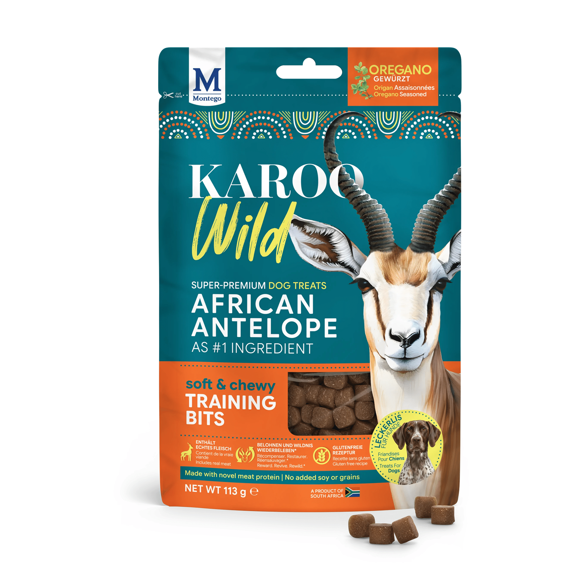Voorkant van de zak Karoo Wild Dog Treats met een afbeelding van een antilope en een kleurrijk patroon op een turquoise verpakking.